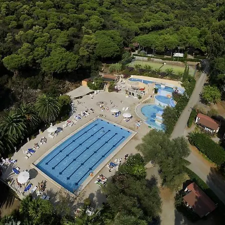 Village Rosselba Le Palme Üdülőközpont