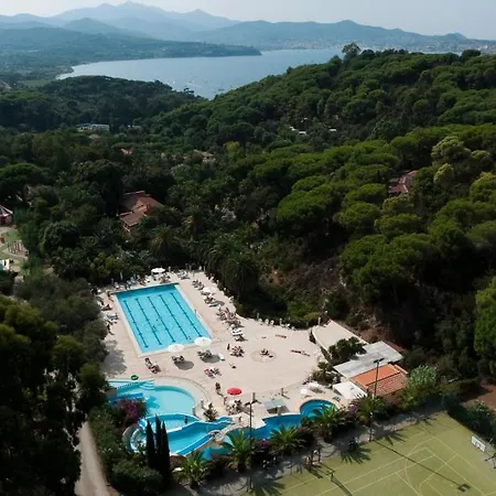 Üdülőközpont Village Rosselba Le Palme