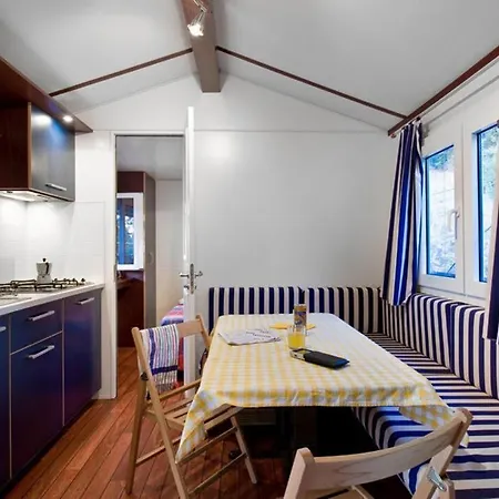 Θέρετρο Village Rosselba Le Palme 3*